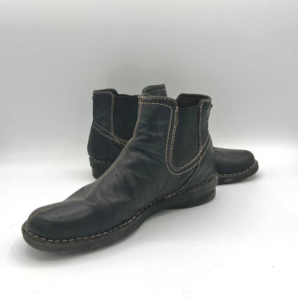 Y2K Era Clarks 8M Nikki North 39280 Black Leather Center Seam Ankle Boots
